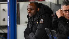 Клуб от Лига 1 би шута на легенда на Арсенал