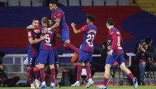 Смях в съблекалнята: Забраниха на играчите в Барса да се къпят на стадиона