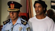 Вижте Роналдиньо в затвора + СНИМКА