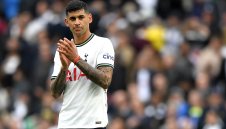 Обявиха ас на Тотнъм за 10 пъти по-добър от Ван Дайк