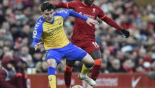 Свраките уредиха защитник от Саутхемптън