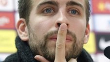 Пике притеснен от атаката на Бенфика