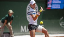 Томова отпадна от Ролан Гарос след трисетова битка с китайка 