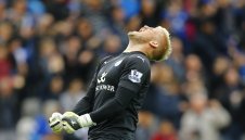 Арсенал умува за Каспър Шмайхел