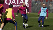 Суарес скочи да бие Масчерано, Неймар яде шамари! + ВИДЕО