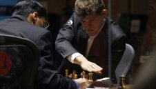 Ананд най-после победи шампиона Карлсен