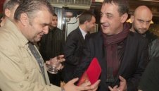 "Титан" пирува с бунтовниците