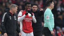 Недоволен нападател си бие камшика от „Емиратс“