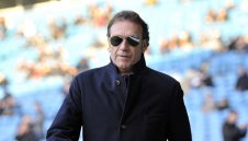 Пращат собственика на Лийдс на обучение