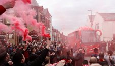 Ливърпул взе пример от Юнайтед: Вдигна цените на билетите за Барса