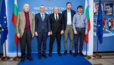 Министър Илиев проведе среща с ФИФА и УЕФА