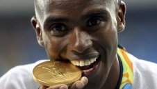 Големият Мо Фара падна, стана и взе олимпийското злато