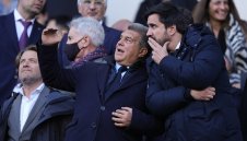 Завръщане? Лапорта разкри какво си каза с Меси