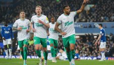 Нюкасъл схруска Карамелите и уверено гледа към Шампионската лига