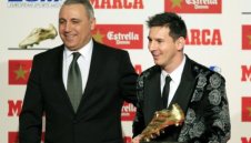 Стоичков с честитка за Меси