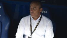 Илиан Илиев скочи на съдията след равенството с Левски