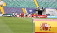 Стига с това прехласване по испанците! Можем да ги бием днес!