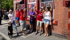 Историческо: Фенка на Ливърпул става шеф на футбола в Англия