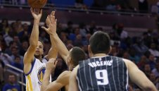 Стеф Къри засенчва гения Лео Меси