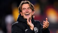 Босът на Пчеличките преподписа, Ериксен е все по-близо