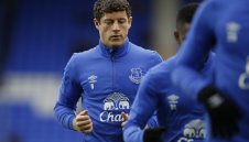 От "Стамфорд Бридж" искат и Баркли