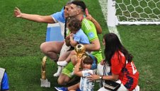 Номинираха Емилиано Мартинес за най-добър вратар