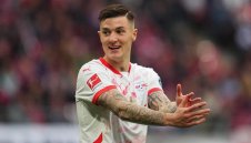 Букмейкър спря да приема залози, че Шешко ще премине в Ман Юнайтед