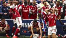 Героят Оба изпусна купата, той няма опит с трофеи, пошегува се Микел