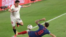 Възелът в Ла Лига се затяга! Севиля срази Атлетико със спорен гол