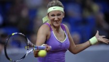 Азаренка пречупи устрема на Мона Бартел