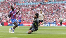 Палас удари Ливърпул и грабна Къмюнити Шийлд