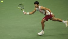 Алкарас с трисетова победа на US Open