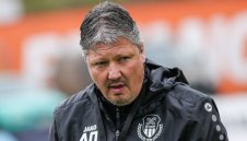 Радостна новина за Любо Пенев преди сблъсъка с лидера в Първа лига