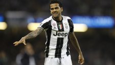 Да им се посмеем! Ливърпул отказал да плати 8 млн. лири за Алвеш преди 11 години