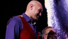 Фюри показа аркадата и каза: Ще нокаутирам к*пелето Усик + ВИДЕО