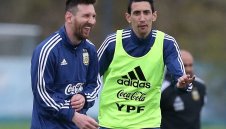 Ди Мария: Обичам да гледам, докато Меси я пипа