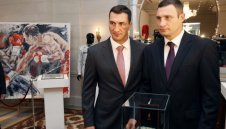 Деликатна тема: Руски боксьор отказа да говори за братя Кличко