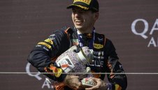 Ландо потроши трофея на Верстапен 