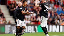 Юнайтед дава нов договор на младок