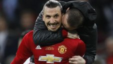 Неостаряващият Ибра подписва дългосрочен договор с Юнайтед