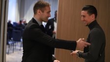 Атака! Стилиян Петров бомбардира Боби с тъжни факти + СНИМКА