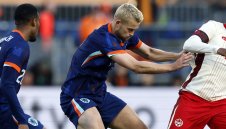 Ман Юнайтед е напълно сериозен за Де Лихт