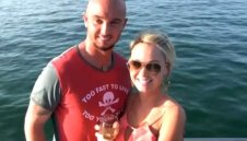 Стивън Айрлънд скри шапката на своята възлюбена с пръстен за 25 бона