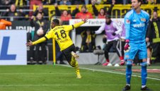 Мукоко запази мечтата на Дортмунд за титла