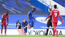 Преди дербито с Юнайтед: В Ливърпул са наплашени от съдията