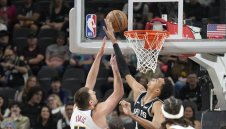 Сан Антонио шокира Денвър, Нъгетс с грандиозна издънка