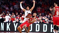 Невероятeн трилър в Пирея! Олимпиакос навакса 20 точки пасив, но пак загуби