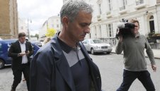 Жозе води Неманя Матич на "Олд Трафорд"