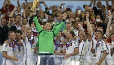 Във Франция избраха Нойер за най-добрия футболист в света