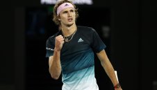 Зверев продължава да мачка в Мелбърн